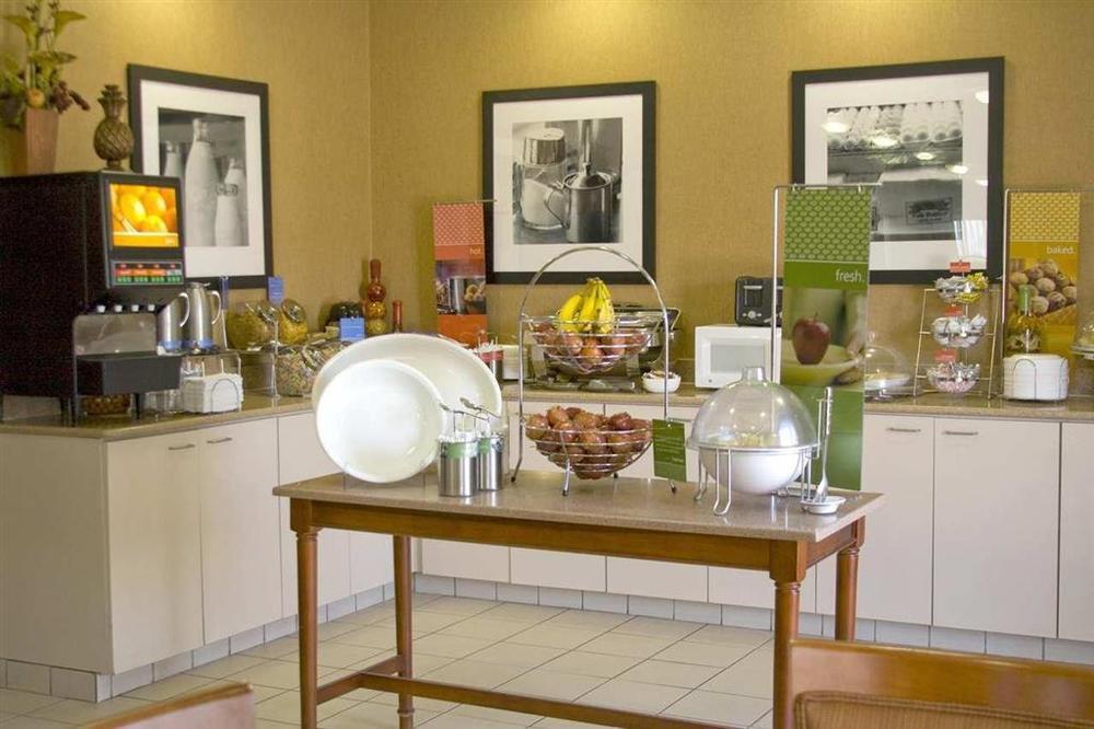 Hampton Inn Houston Hobby Airport Ресторант снимка