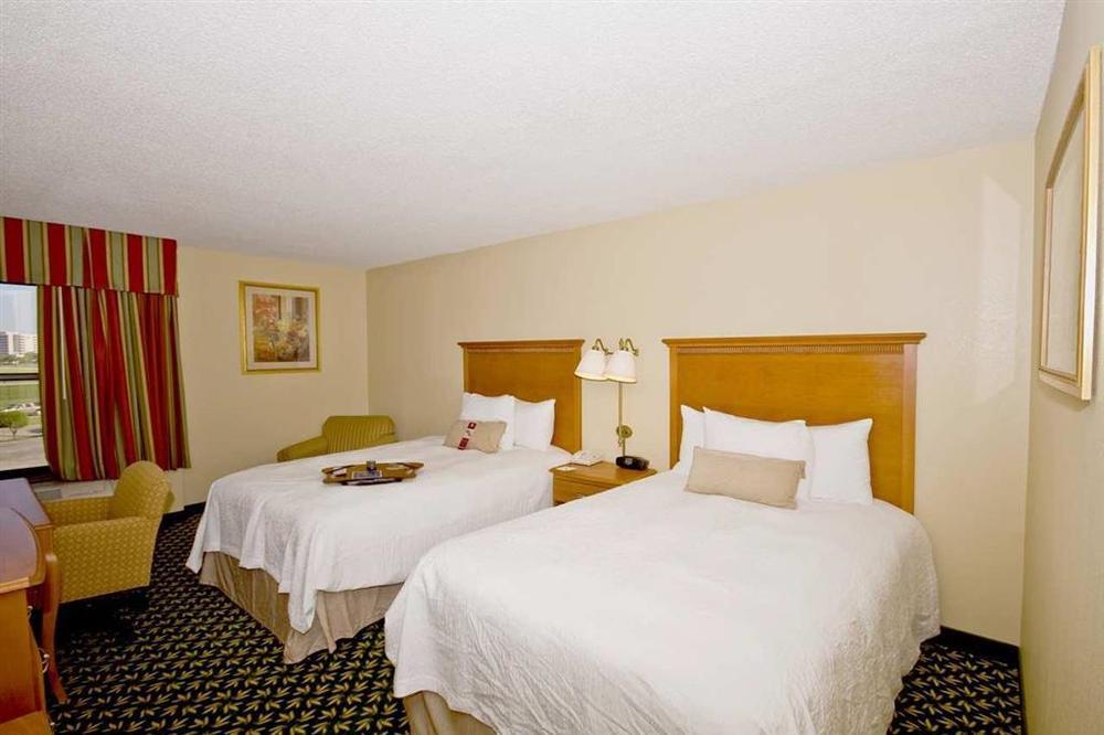 Hampton Inn Houston Hobby Airport Стая снимка